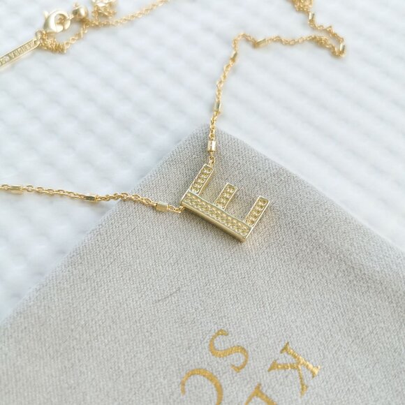 Kendra Scott Gold Letter E Pendant Necklace NEW - Picture 3 of 4